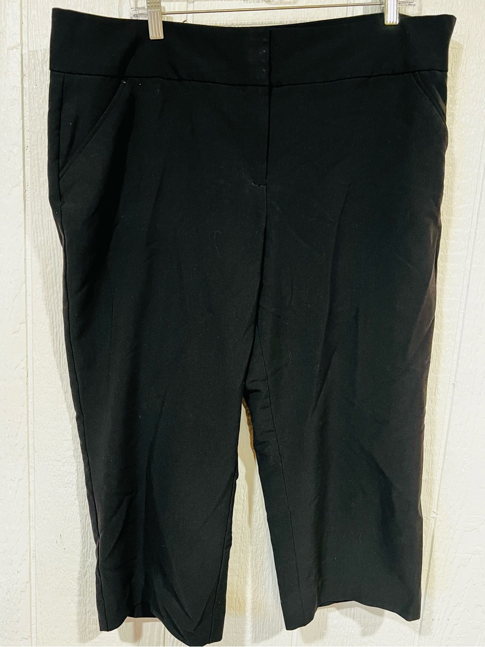 Nichole Miller Women's Black Capri Pants